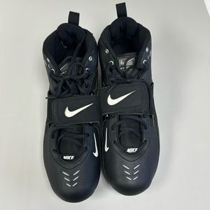 Nike Team Size 13.5 NEW cleats product #315771-011